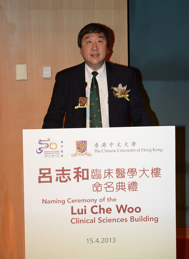 Prof. Joseph SUNG delivers a speech.